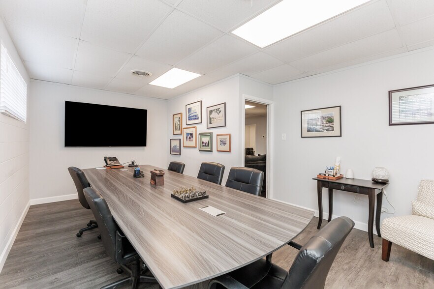 More Photos Of 525 Clifford St, Corpus Christi Office For Sale