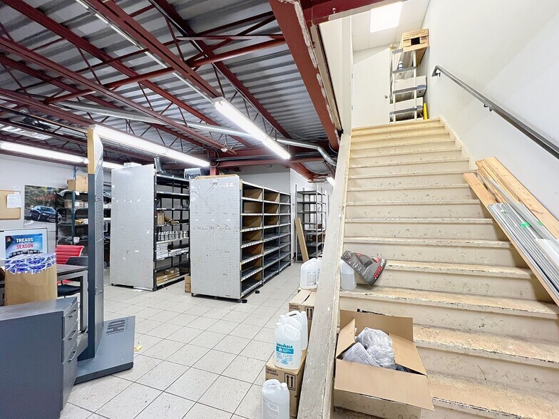 More Photos Of 11262 Yonge St, Richmond Hill Auto Dealership For Lease