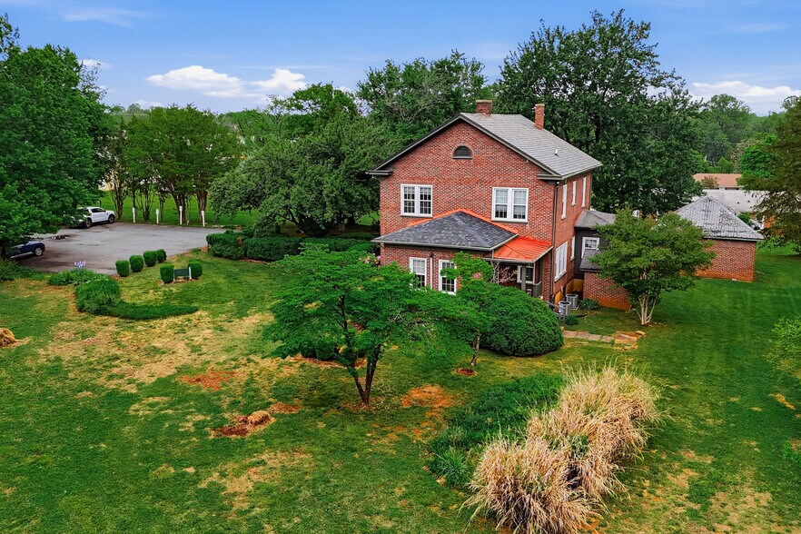 More Photos Of 18697 Forest Rd, Lynchburg Office For Sale
