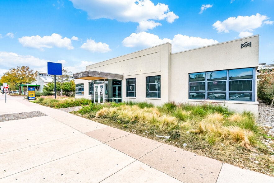 More Photos Of 920 Foch St, Fort Worth Freestanding For Lease