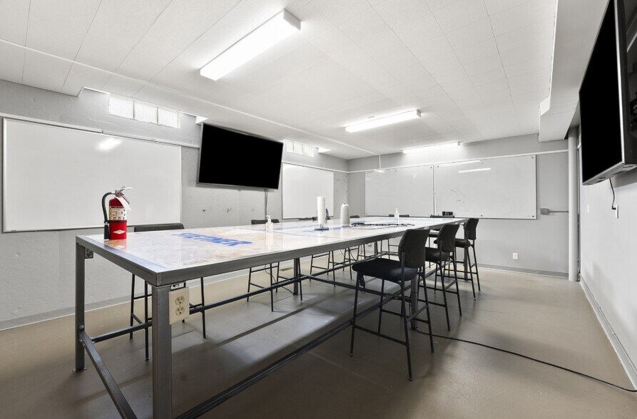 More Photos Of 124 D St SW, Quincy Office For Sale