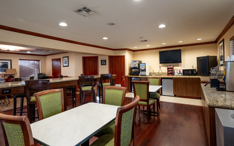More Photos Of 11217 Ih 37, Corpus Christi Hotel For Sale