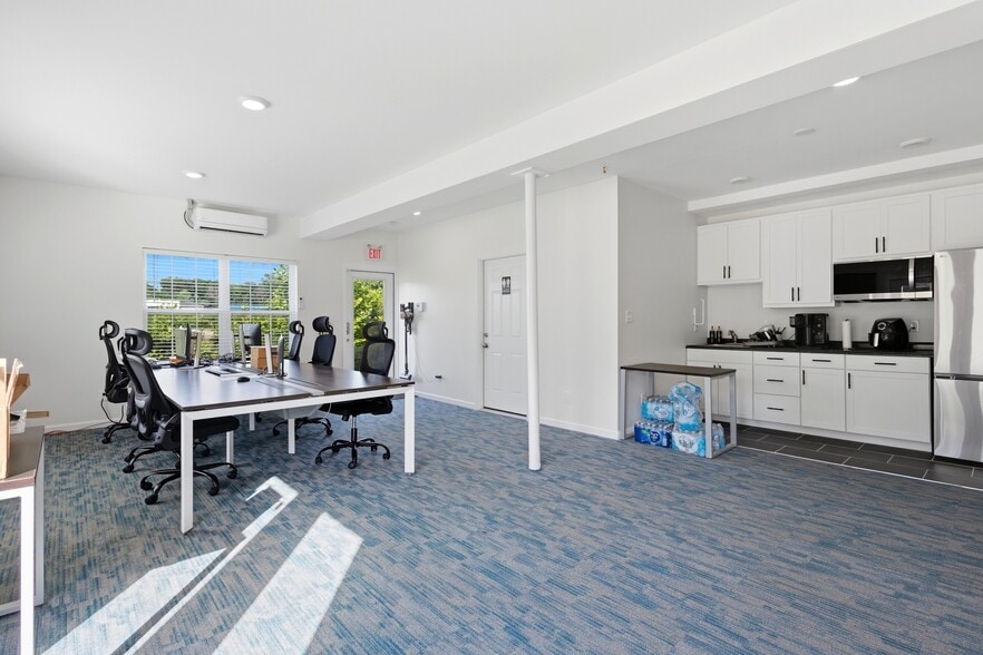 More Photos Of 3601 Commerce Dr, Arnold Office For Sale