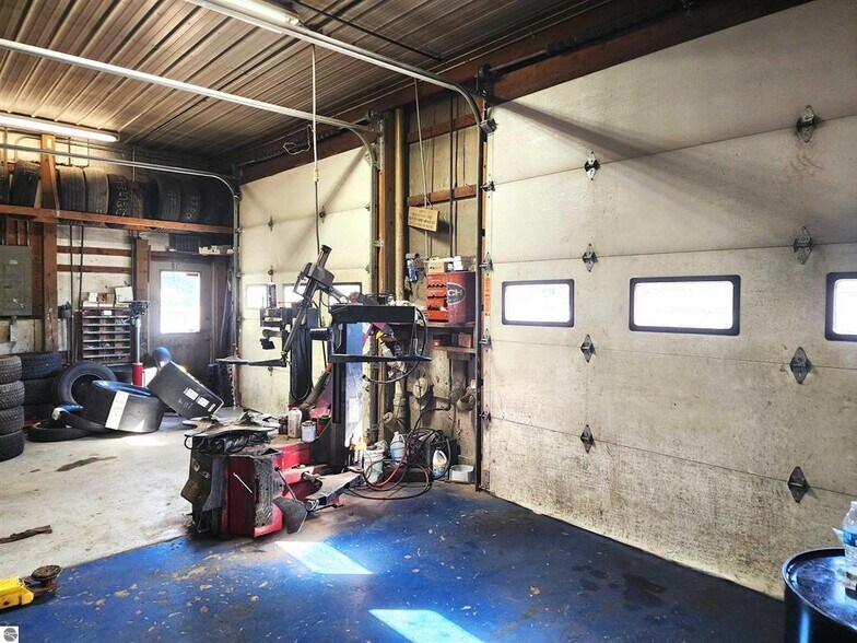 More Photos Of 14388 9 Mile Rd, Kaleva Auto Repair For Sale