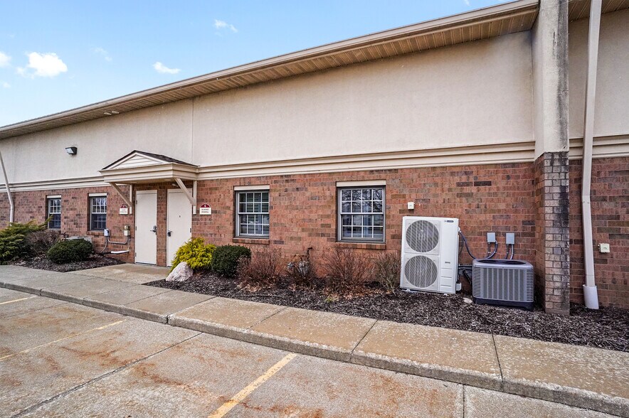 More Photos Of 1337 Commerce Dr, Stow Warehouse For Sale
