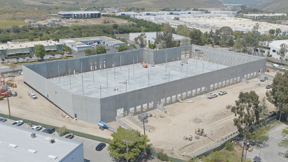 More Photos Of 1300 Lawrence, Thousand Oaks Manufacturing For Lease