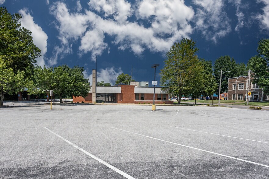 More Photos Of 1520 Washington Ave, Alton Bank For Sale