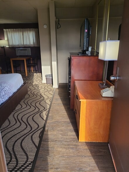 More Photos Of 414 W 29th St, Pueblo Hotel For Sale