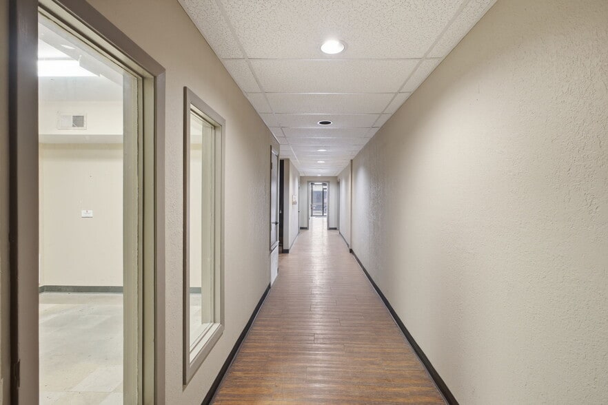 More Photos Of 2110 Mannix Dr, San Antonio Light Distribution For Sale