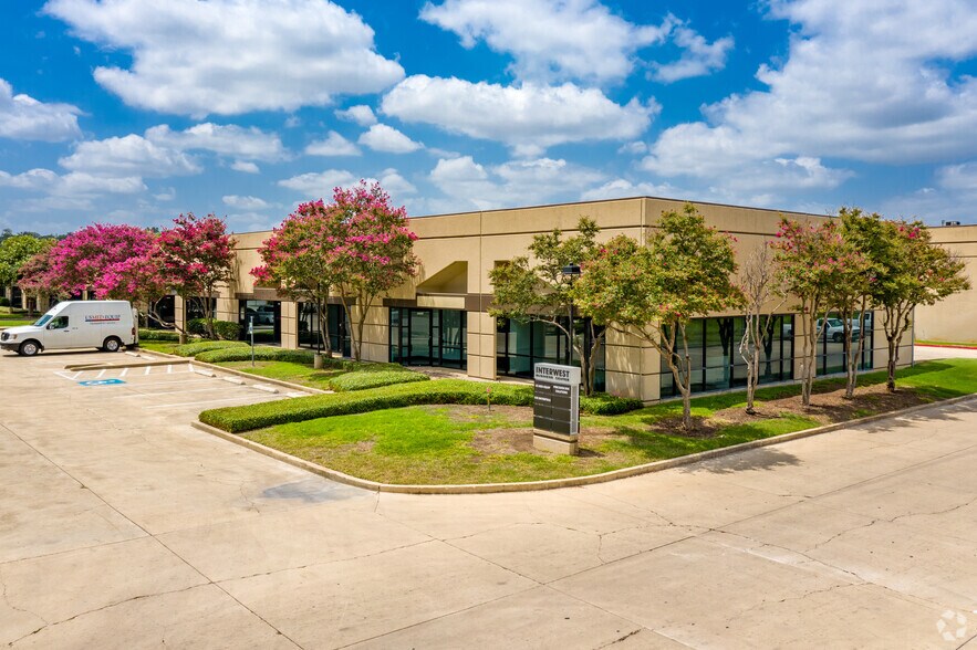Primary Photo Of 6850-6862 Alamo Downs Pky, San Antonio Flex For Lease