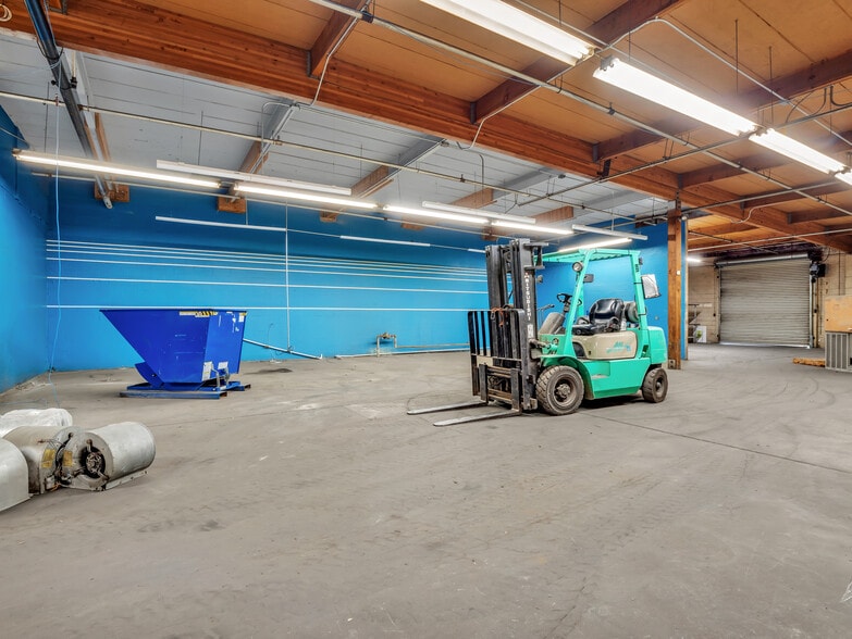 More Photos Of 5645 E Clinton Ave, Fresno Manufacturing For Lease