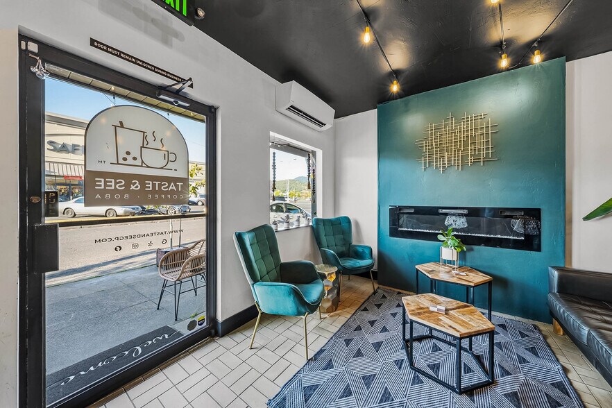 More Photos Of 239 SE G St, Grants Pass General Retail For Sale