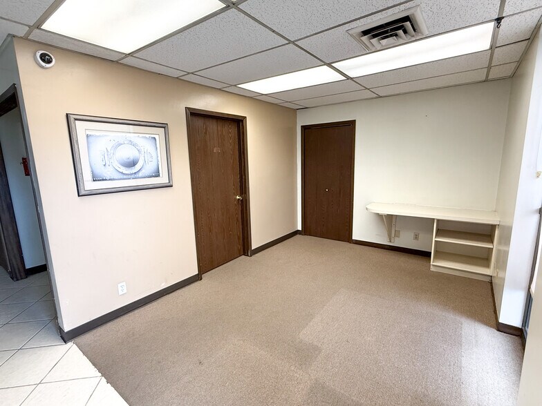 More Photos Of 220 W 2950 S, Salt Lake City Light Manufacturing For Lease