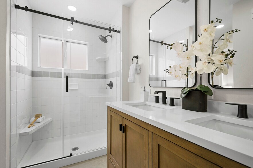 More Photos Of 174 N Wendy Dr, Thousand Oaks Specialty For Sale