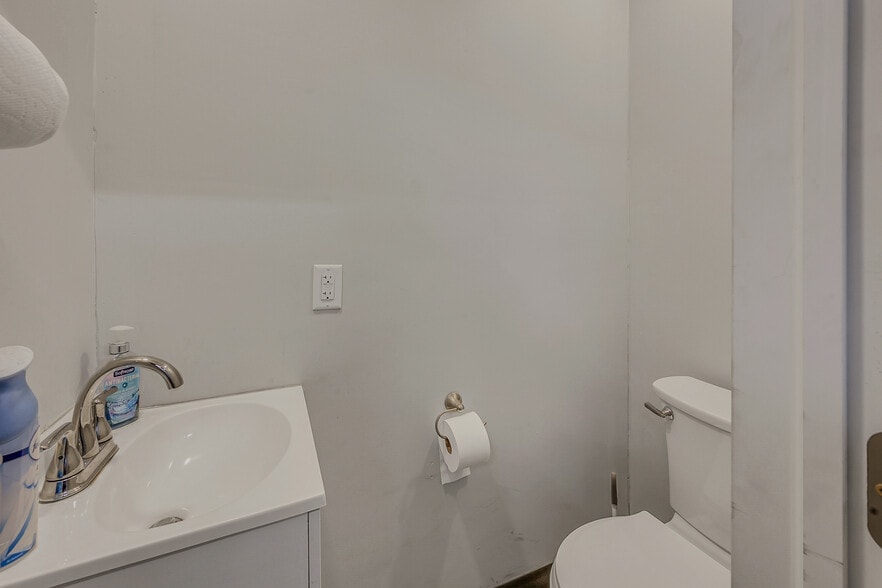 More Photos Of 515 Wyoming Ave, Scranton Flex For Sale