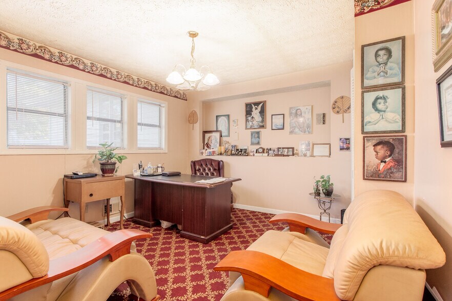 More Photos Of 1367 SW Highway 138, Riverdale Office For Sale