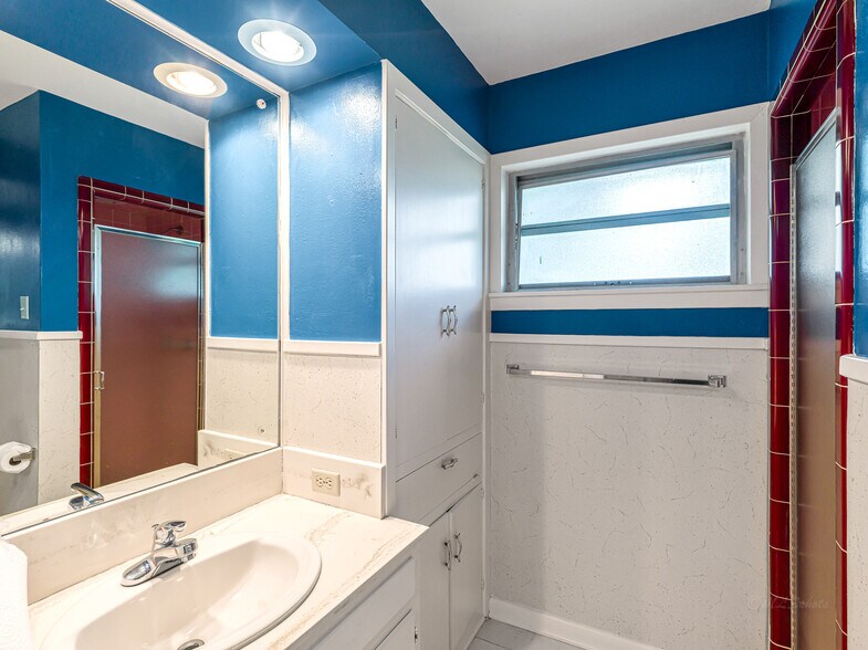 More Photos Of 1105 San Jacinto St, Rosenberg Office For Sale