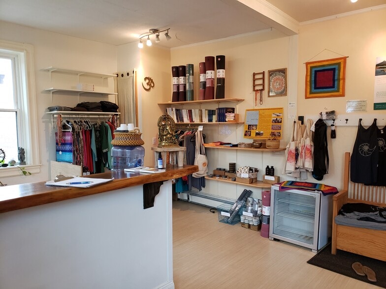 More Photos Of 17 Kellogg Ave, Amherst Storefront Retail Office For Lease