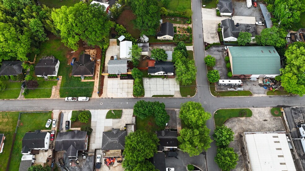 More Photos Of 1746 Hazelwood Dr SE, Marietta Office For Sale