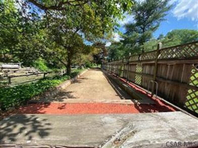 More Photos Of 1939 Forest Hills Dr, Elton Restaurant For Sale