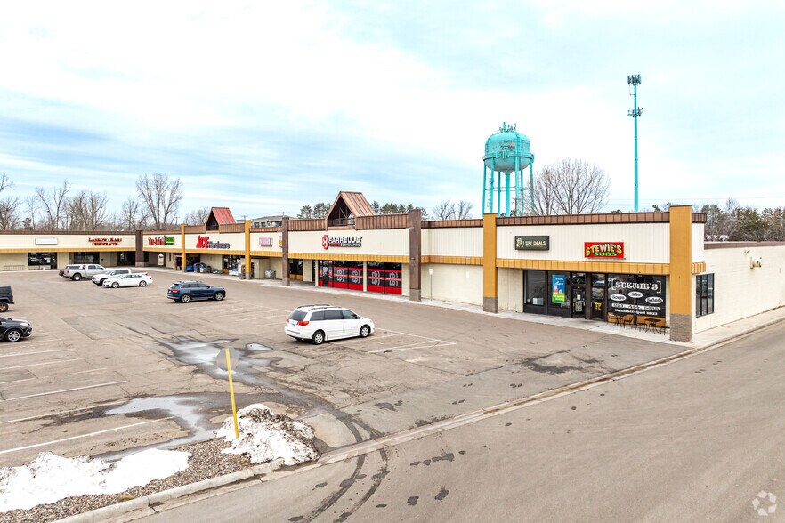More Photos Of 804-840 S Lake St, Forest Lake General Retail For Lease