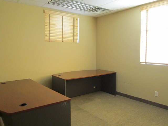 More Photos Of 913 Manor Dr NE, Spring Lake Park Office For Lease