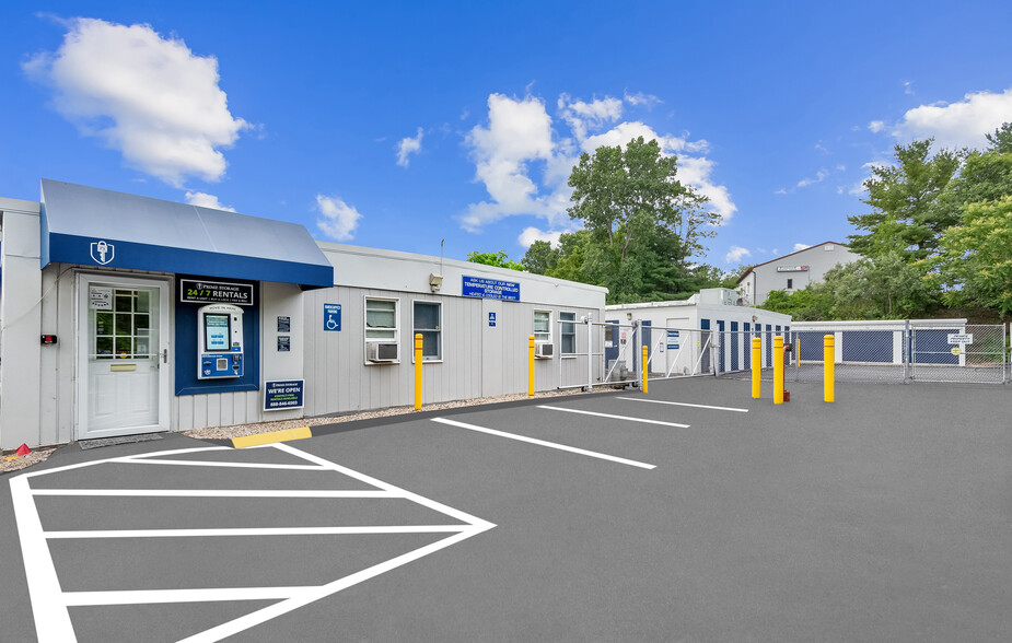 Primary Photo Of 156 Danbury Rd, New Milford Self Storage For Lease