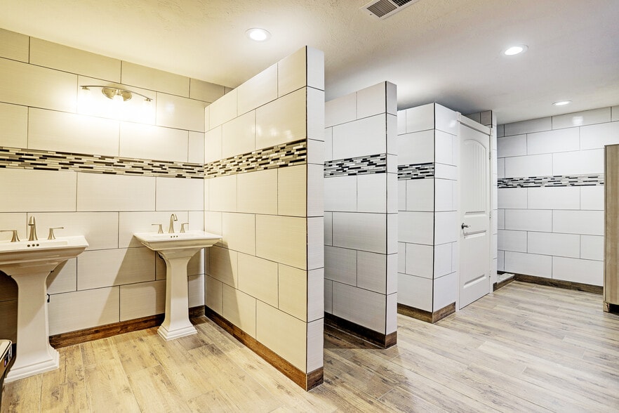 More Photos Of 37937 FM 1774 Rd, Magnolia Warehouse For Sale