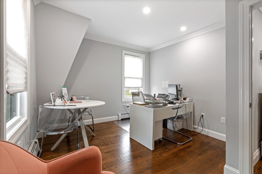 More Photos Of 6939 Amboy Rd, Staten Island Office For Lease