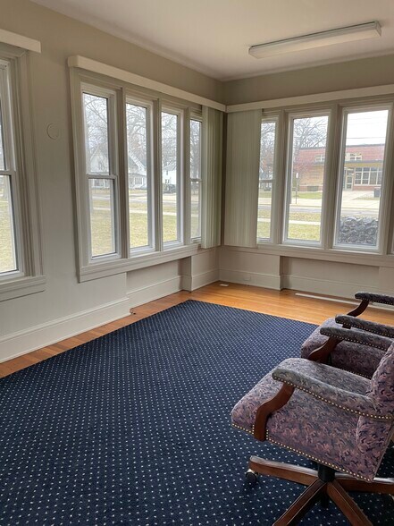 More Photos Of 621 W Oliver St, Owosso Medical For Lease