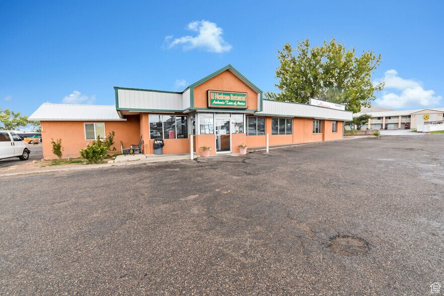 More Photos Of 1535 S State St, Salina Specialty For Sale