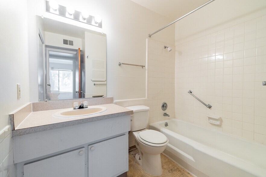 More Photos Of 3651 Balfour Ct, Flint Multifamily For Sale