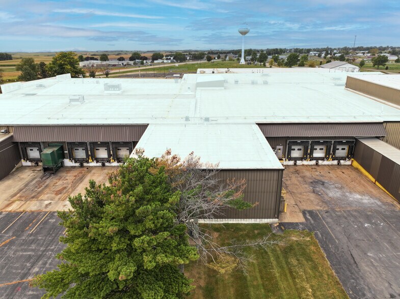 More Photos Of 100 Rayovac Ct, Fennimore Manufacturing For Lease