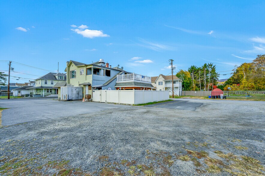 More Photos Of 524 Court St, Scranton General Retail For Sale