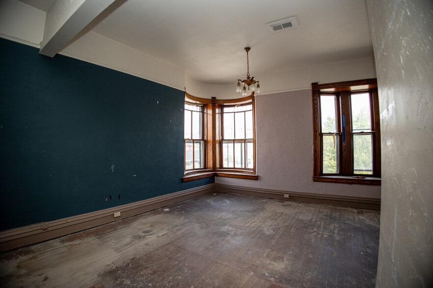 More Photos Of 301 E Park Ave, Anaconda Storefront Retail Office For Sale