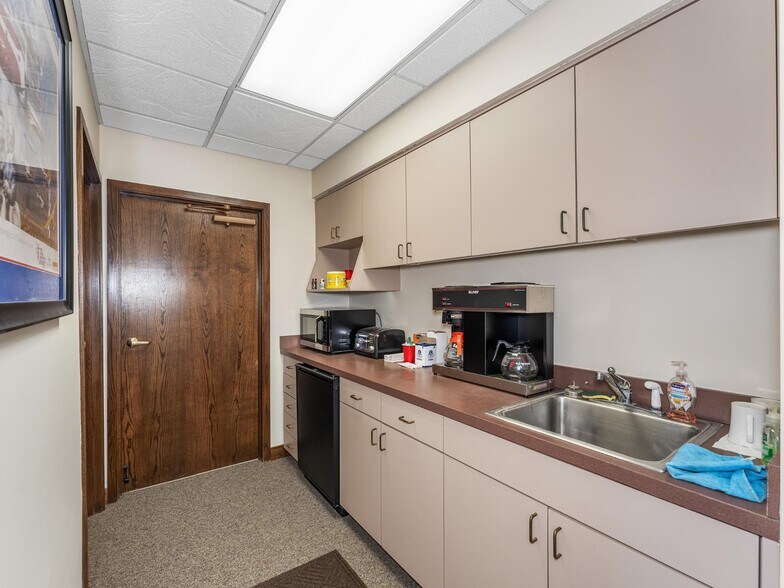 More Photos Of 1811 Superior St, Three Lakes Medical For Sale