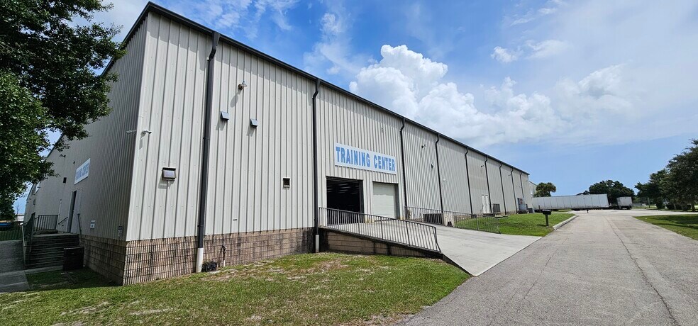 More Photos Of 3053 Industrial 31st St, Fort Pierce Warehouse For Sale