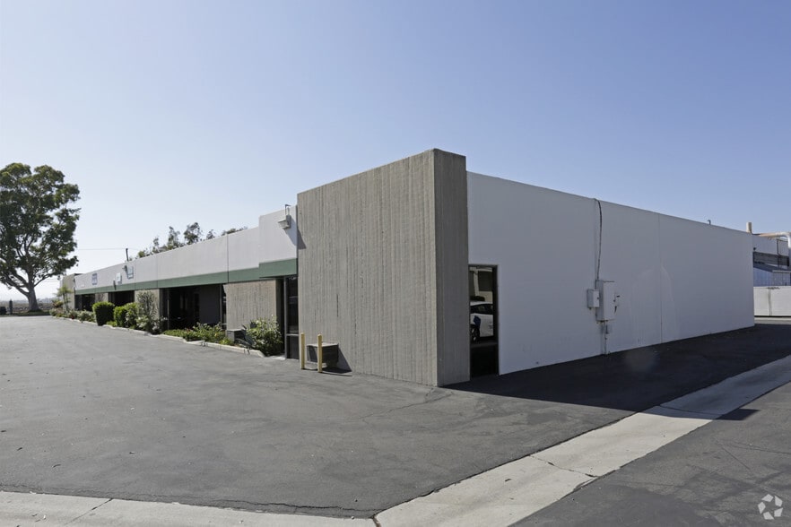 More Photos Of 15102 Bolsa Chica St, Huntington Beach Light Manufacturing For Lease