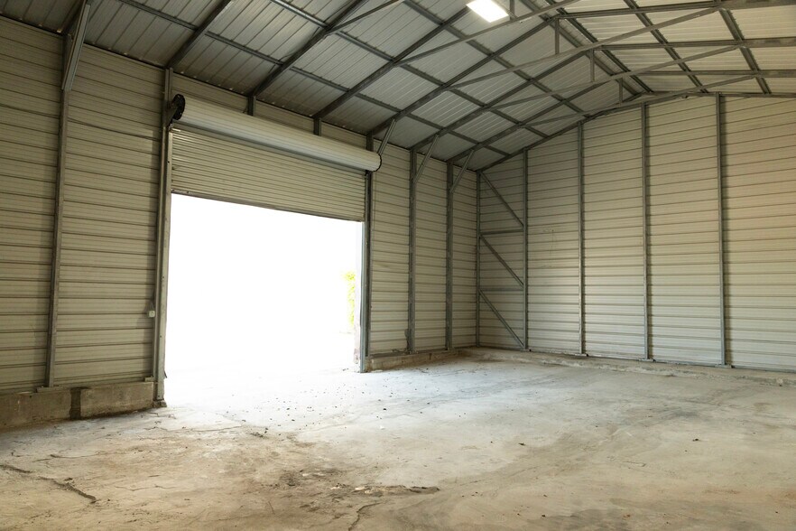 More Photos Of 307-311 Lombrano St, San Antonio Warehouse For Lease