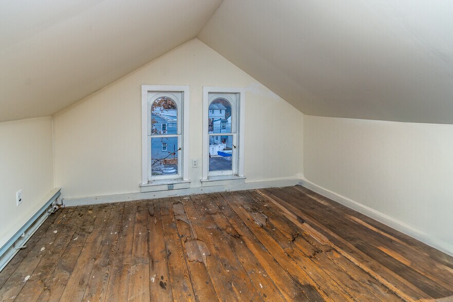 More Photos Of 24 N Main St, Lambertville Office For Sale