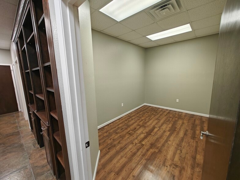 More Photos Of 2121 N FM 1417, Sherman Service Station For Sale