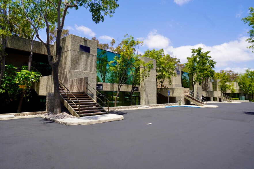 More Photos Of 23121 Verdugo Dr, Laguna Hills Office For Lease