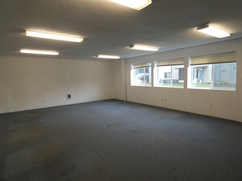 More Photos Of 281 W Business Park Loop, Shelton Warehouse For Lease