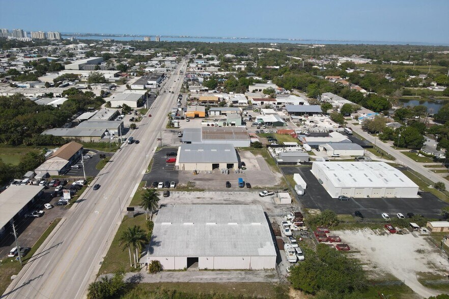 More Photos Of 2451 17th St, Sarasota Showroom For Sale
