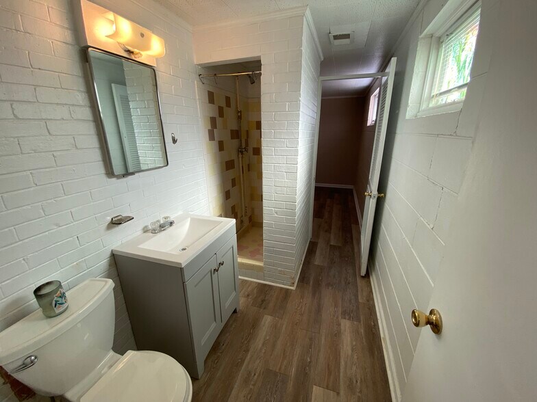 More Photos Of 702 McKinley Ave NE, Huntsville Office Residential For Sale