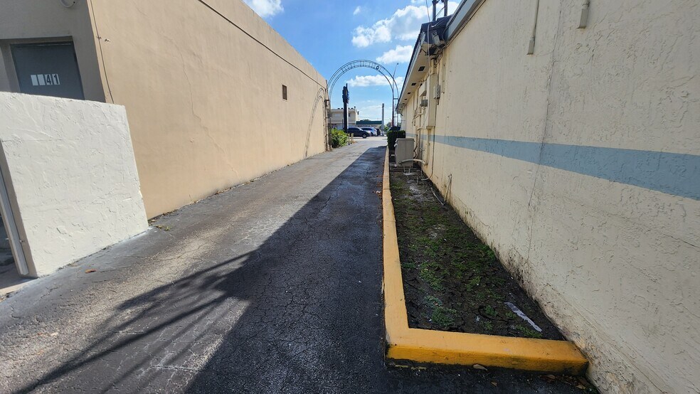 More Photos Of 9601 SW 40th St, Miami Medical For Lease