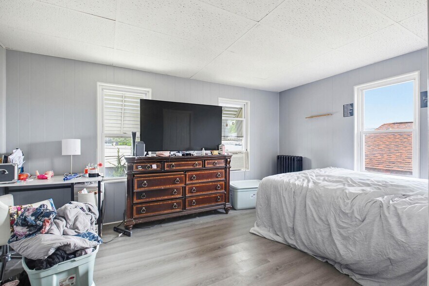 More Photos Of 467 Northampton st, Kingston Multifamily For Sale
