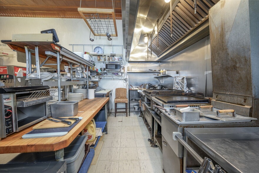 More Photos Of 314 Pioneer St, Akron Storefront For Sale