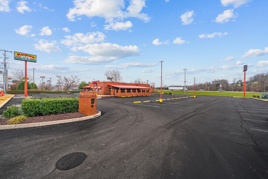 More Photos Of 1420 Interstate Dr, Cookeville Restaurant For Sale