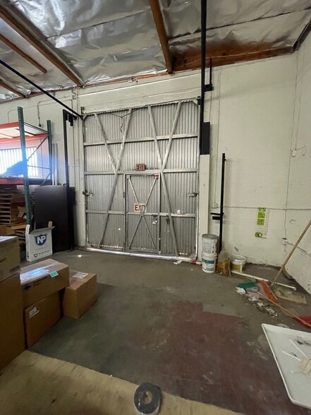 More Photos Of 19410-19420 Business Center Dr, Northridge Warehouse For Lease